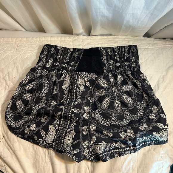 Free People The Way Home Shorts Black Bandana Size L - Picture 5 of 8